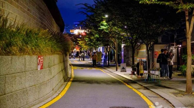 “이런 꿀정보가?”… 여름 여행 초보의 필수 5가지 꿀팁 - 서울 거리