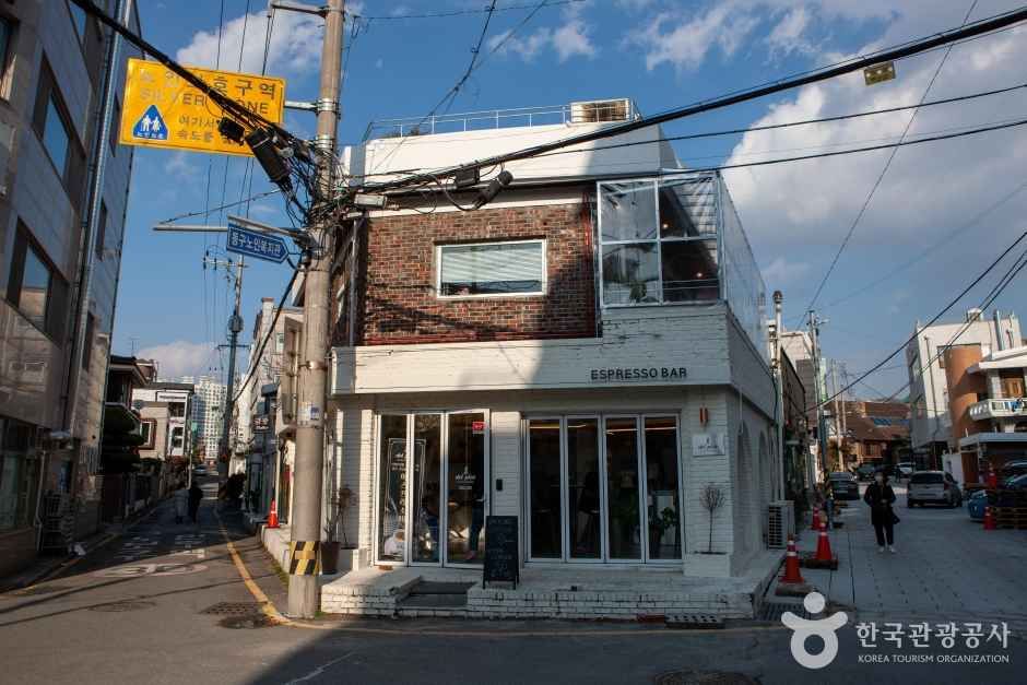 동명동 카페거리