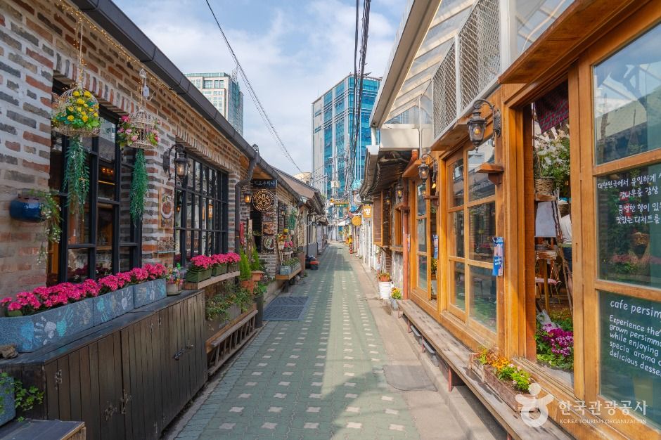 익선동 한옥 카페 외관
