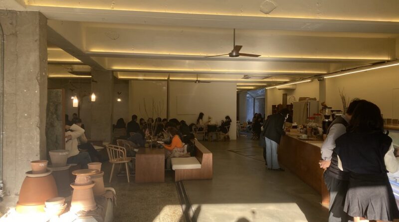“조용한 휴식이 최고!”… 성수동 힐링 카페 5곳, 혼여행자의 천국 - seongsu cafe interior