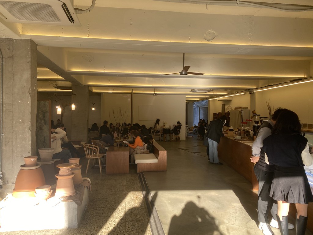 seongsu cafe interior